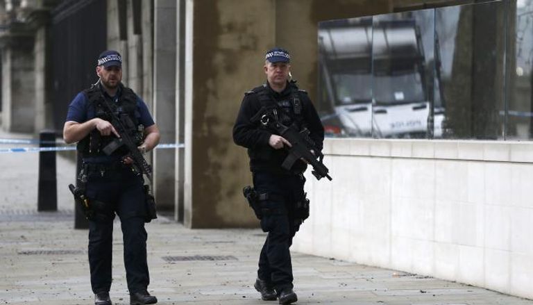 عنصران من الشرطة البريطانية في لندن