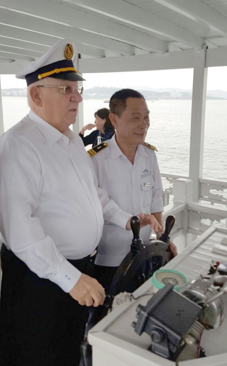 ليوناردو دي كابريو وكيت وينسلت في "تايتانيك"