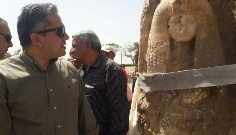 وزير الآثار المصري يتفقد الكشف الجديد