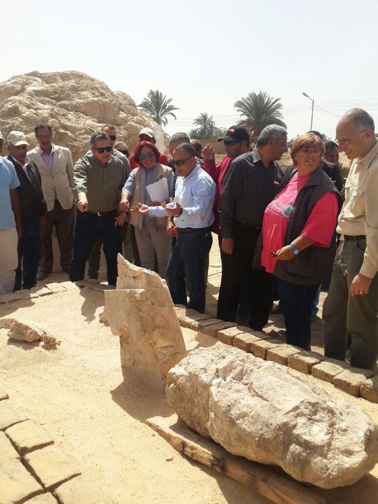 وزير الآثار المصري يتفقّد الكشف الجديد