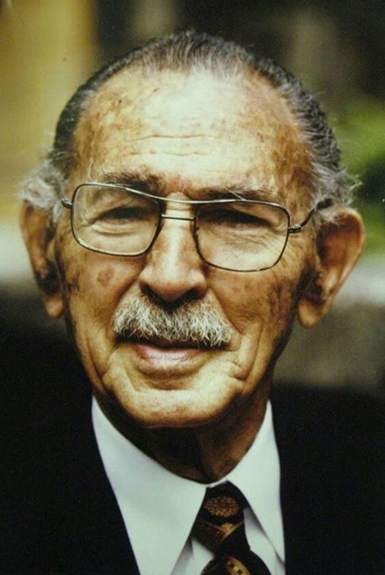 احتفال محرك البحث جوجل بحسن فتحي