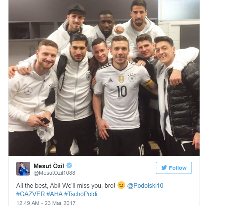 سيلفي بودلي مع الجماهير بعد اللقاء