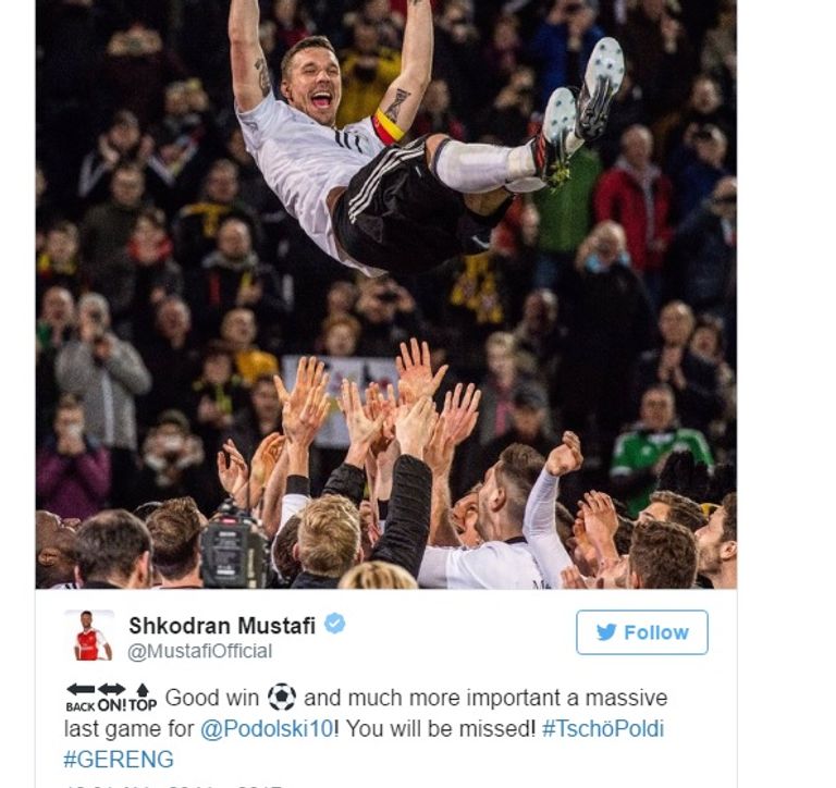 سيلفي بودلي مع الجماهير بعد اللقاء