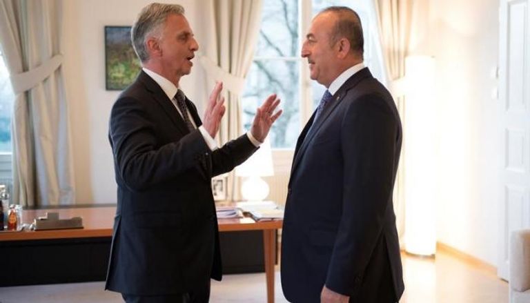 وزير خارجية سويسرا ديديه بوركهالتر مع نظيره التركي مولود أوغلو