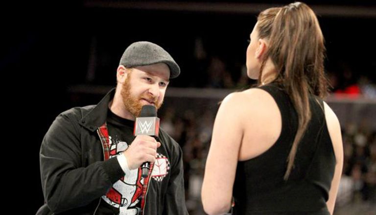 ستيفاني ماكمان تطرد ميك فولي