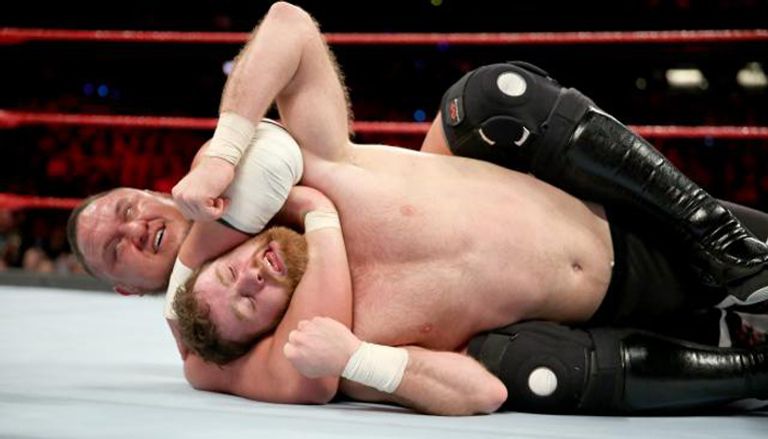 ستيفاني ماكمان تطرد ميك فولي