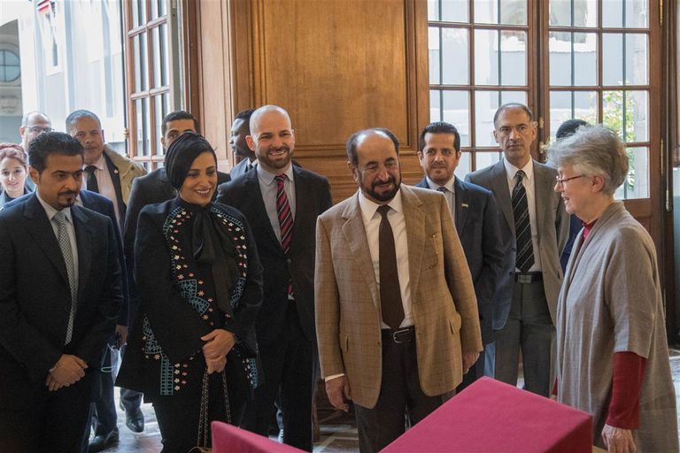 حاكم الشارقة يزور المكتبة الوطنية في باريس