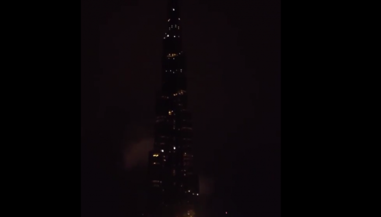 برج خليفة يطفئ أنوراه بالتزامن مع ساعة الأرض