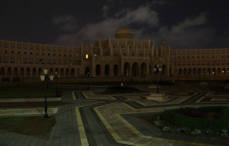 بلدية الشارقة تطفئ أنوارها استجابة لساعة الأرض