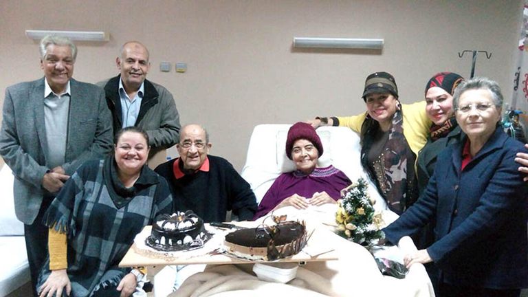 نجوم يمرون بأزمات صحية