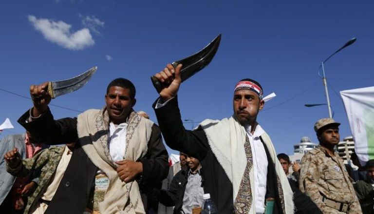 الحوثيون يــنفقون اموال اليمن على فعالياتهم الانقلابية