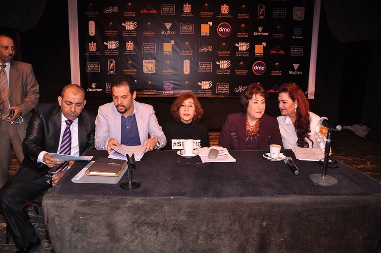 رئيسة لجنة التحكيم الفنانة سميرة محسن