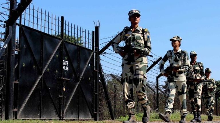 صورة لجندية هندية على الحدود