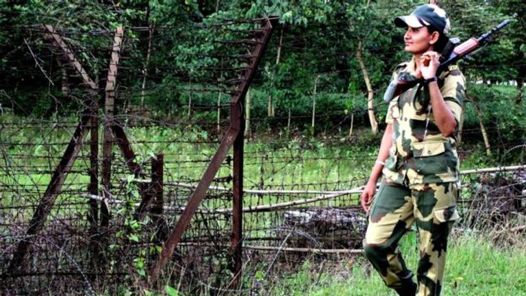 صورة لجندية هندية على الحدود