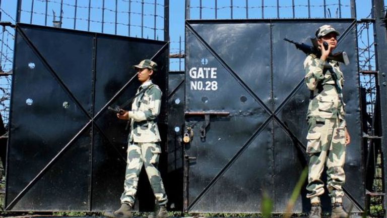 صورة لجندية هندية على الحدود