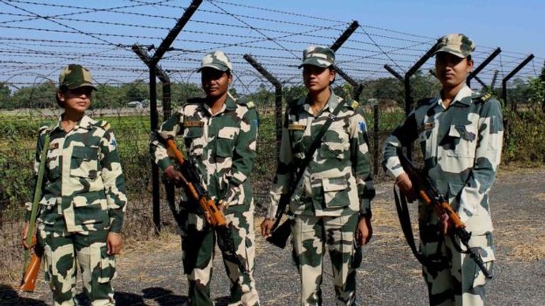 صورة لجندية هندية على الحدود