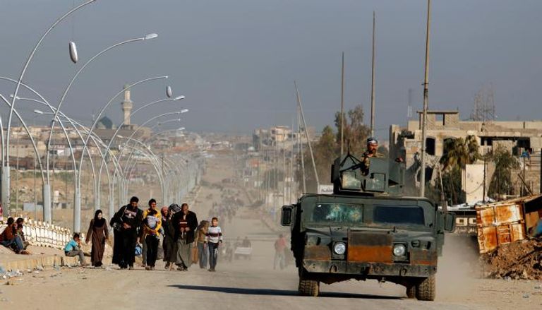 استئناف التقدم العسكري في غرب الموصل بعد توقف وجيز