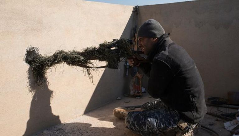 القناصة يلعبون دورا هاما في المعركة غرب الموصل 