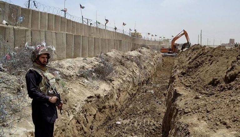 باكستان تبدأ في إغلاق حدودها مع أفغانستان