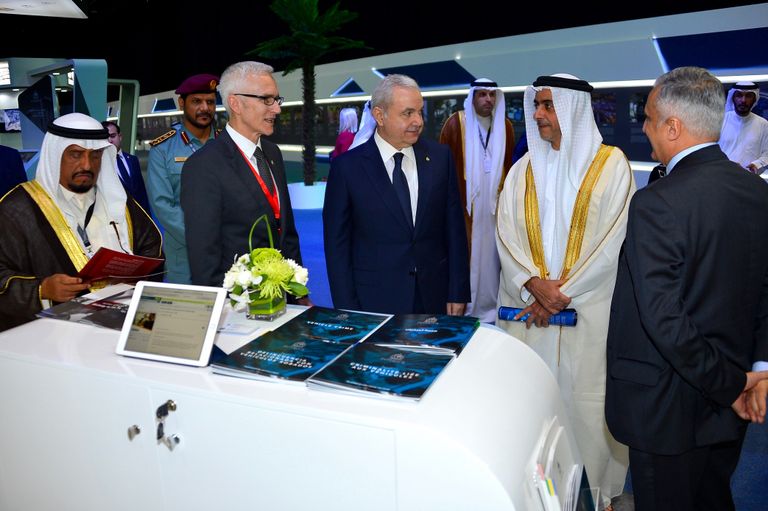 الفريق سيف بن زايد زيارة في أرض المعارض بأبوظبي