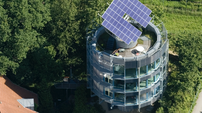 هل تود تجربة العيش في المنزل الدوار؟