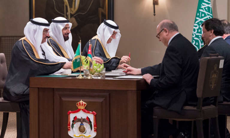 العاهل السعودي برفقة الملك عبد الله