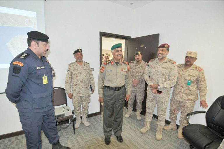 رئيس الأركان الكويتي يتفقد تمرين "حسم العقبان 2017" 