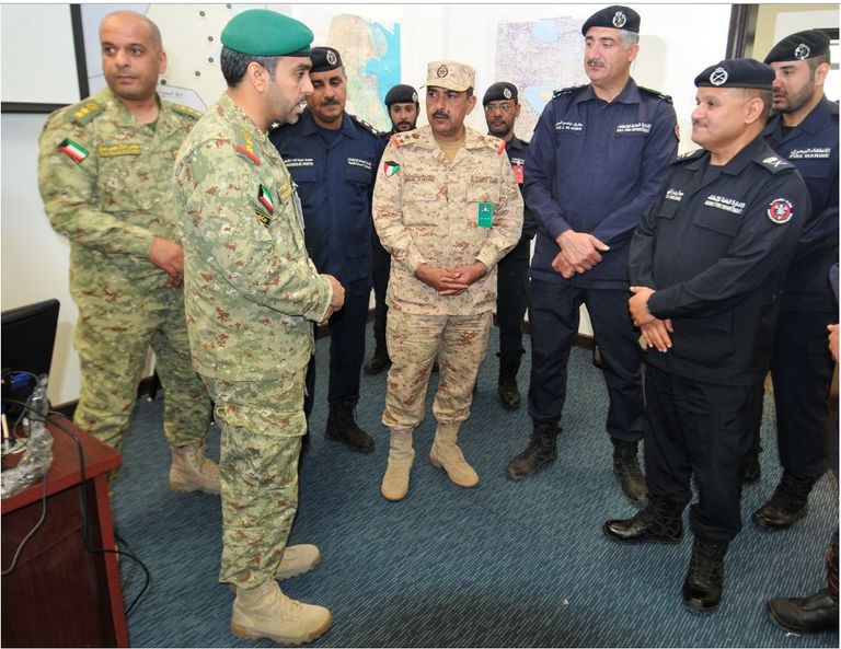 رئيس الأركان الكويتي يتفقد تمرين "حسم العقبان 2017" 