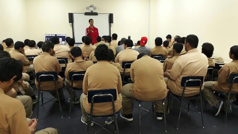 الطلاب في واحة الكرامة