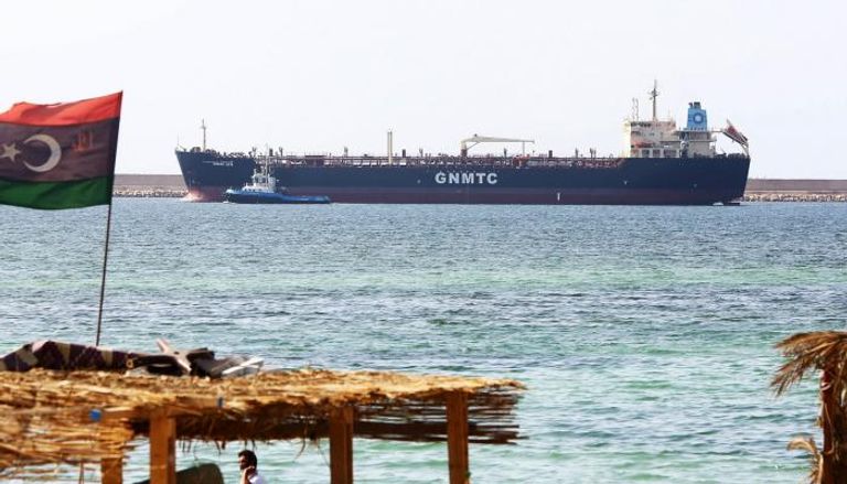 تداعيات الاشتباكات تلقي ظلالها على النفط الليبي