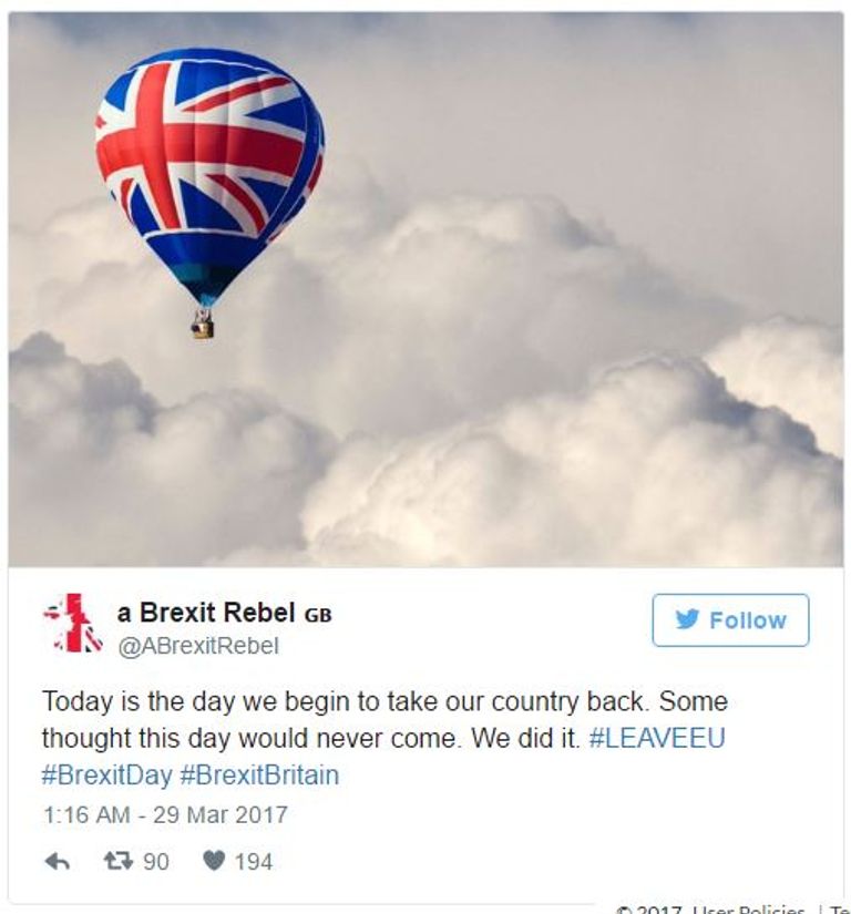 رسامو كاريكاتير يسخرون من تيريزا ماي