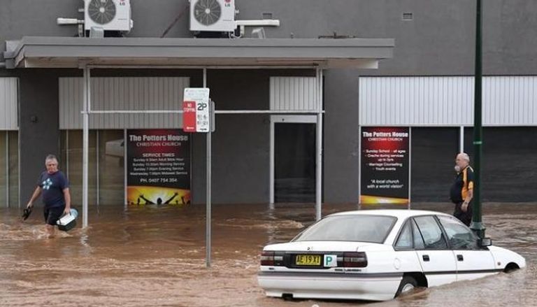 إعصار ديبي يضرب أستراليا بالفيضان - رويترز