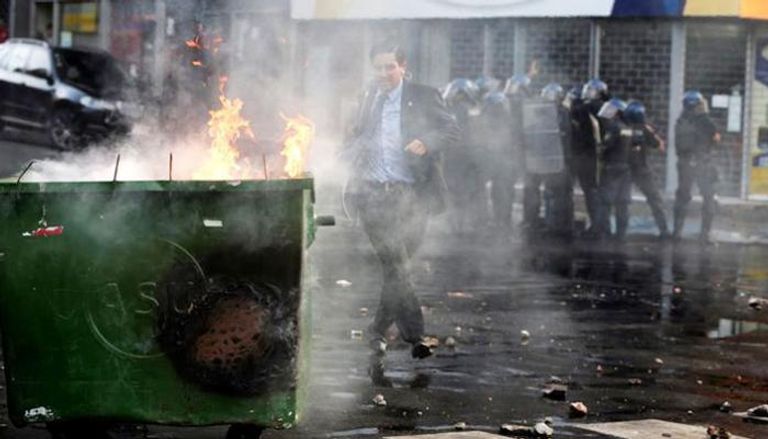جانب من الاشتباكات التي اندلعت في باراجواي - رويترز