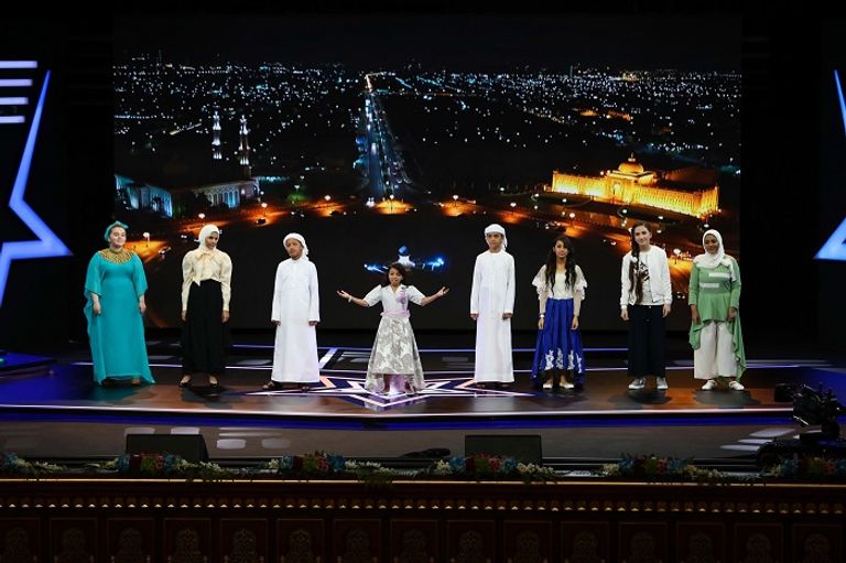 إيمان عباس المتوجة بلقب منشد الشارقة الصغير