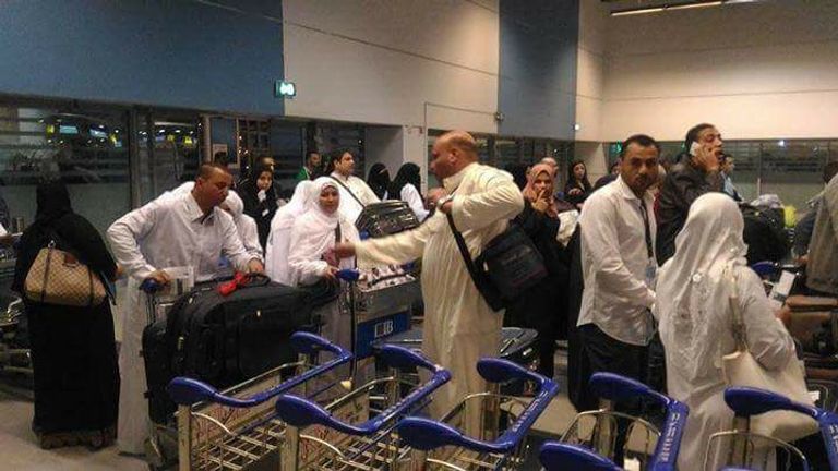 المعتمرون المصريون متجهين إلى السعودية