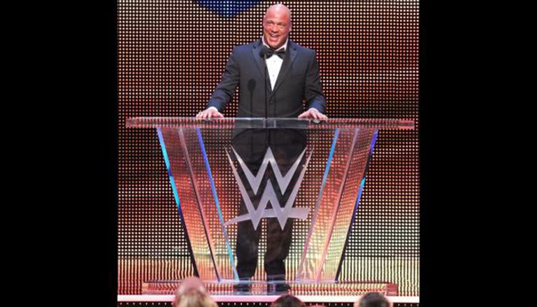 كيرت أنجل خلال التكريم