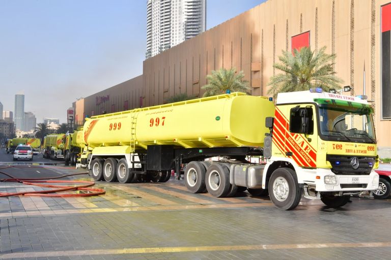 السيطرة على حريق في موقع قيد الإنشاء بدبي