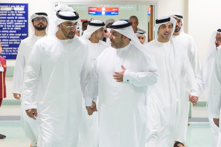 محمد بن زايد يزور مصابي حادث اعتداء الطعن في الفجيرة