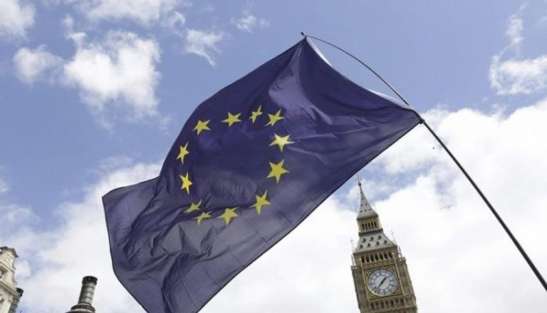 علم الاتحاد الأوروبي في قلب مدينة لندن