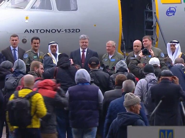 الرئيس الأوكراني بيترو بوريشنكو يحضر تجربة الإقلاع