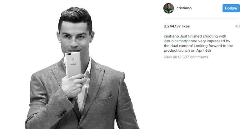 كريستيانو رونالدو يروج لهاتف صيني
