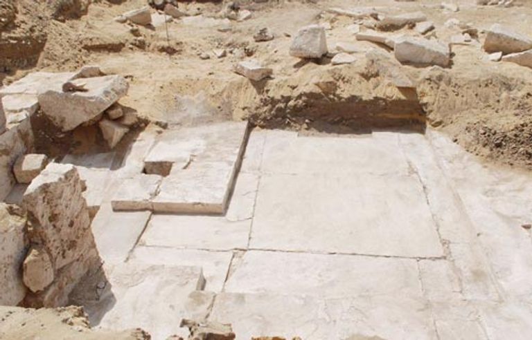 صورة لبقايا الهرم الذي تم اكتشافه- نقلا عن الأهرام