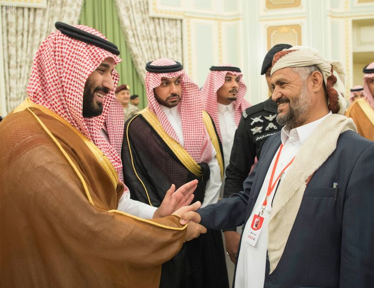 ولي ولي العهد ووزير الدفاع السعودي خلال استقباله عددا  من مشايخ القبائل اليمنية