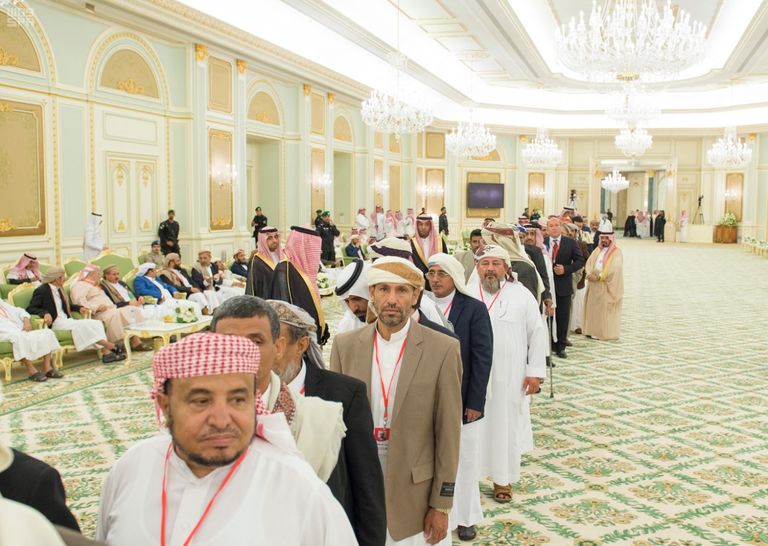 ولي ولي العهد ووزير الدفاع السعودي خلال استقباله عددا  من مشايخ القبائل اليمنية