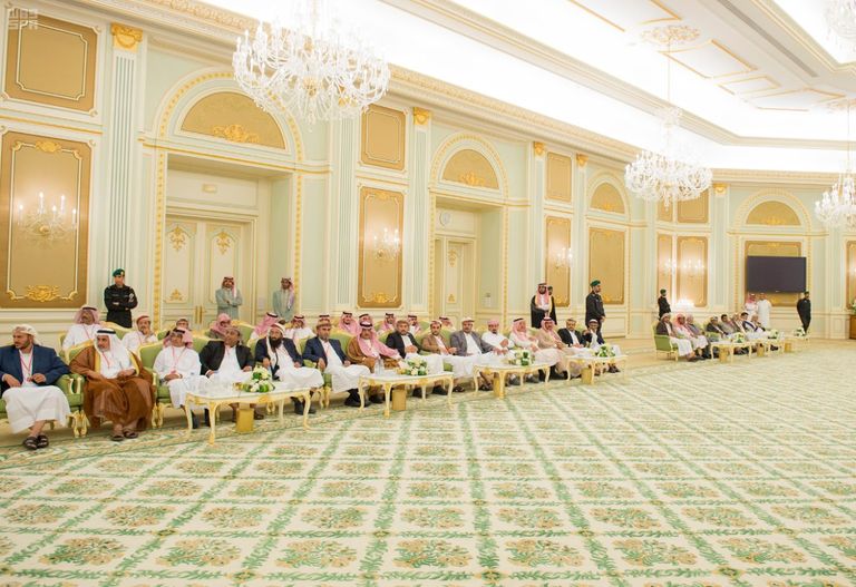 ولي ولي العهد ووزير الدفاع السعودي خلال استقباله عددا  من مشايخ القبائل اليمنية