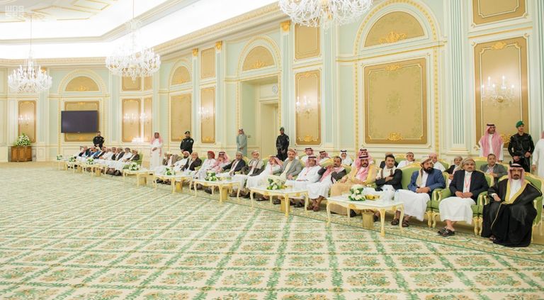 ولي ولي العهد ووزير الدفاع السعودي خلال استقباله عددا  من مشايخ القبائل اليمنية