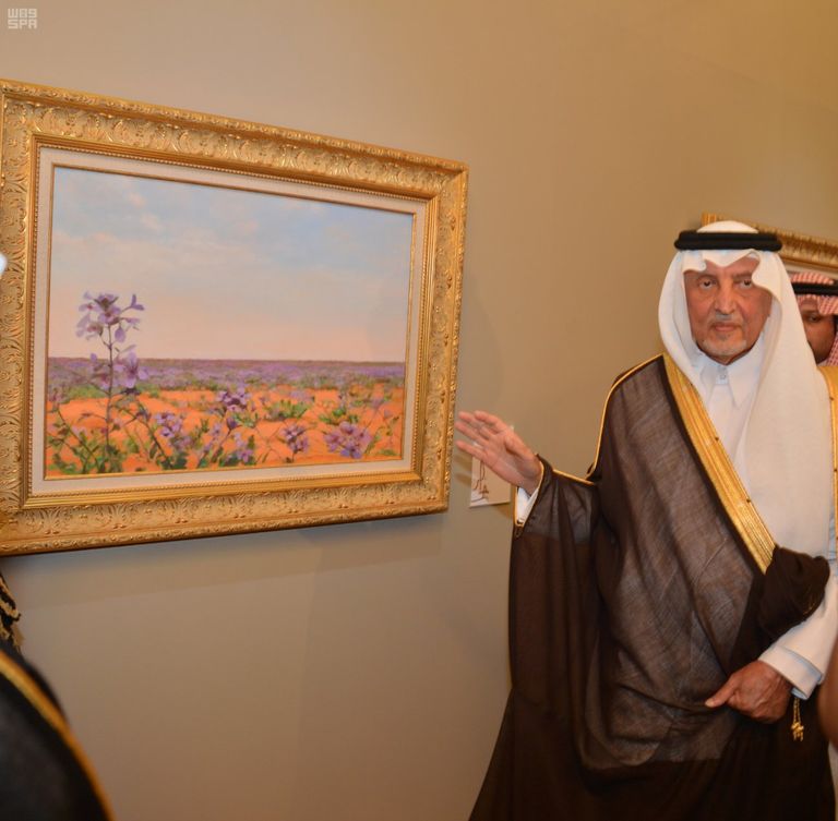 أمير مكة يفتتح معرض لوحاته