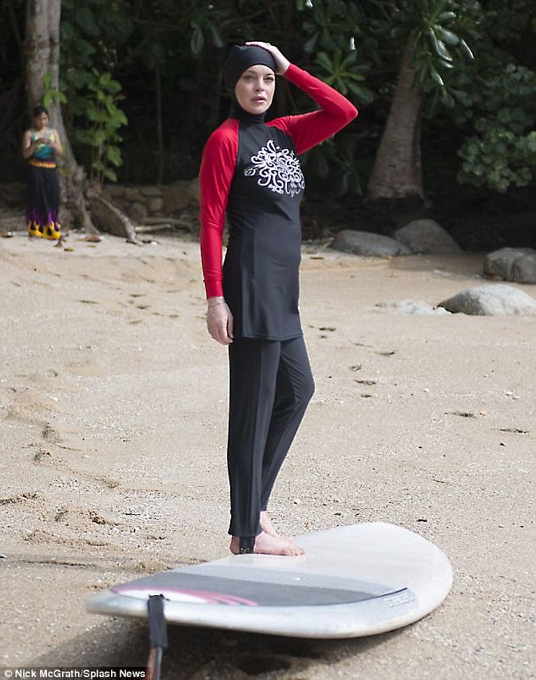 لوهان ترتدي البوركيني