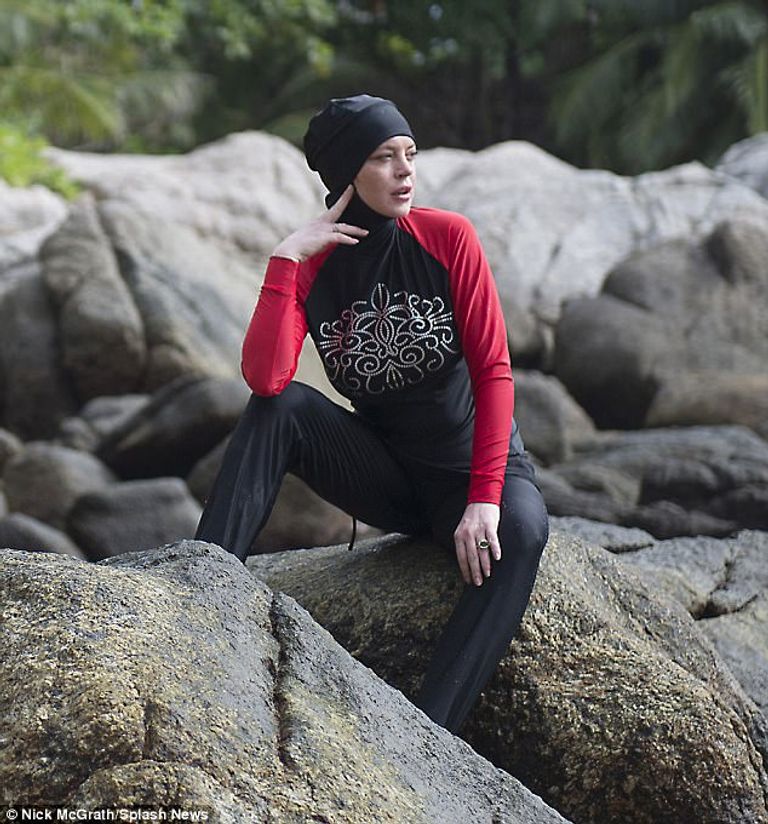 لوهان ترتدي البوركيني