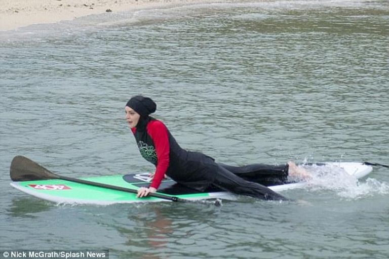 لوهان ترتدي البوركيني